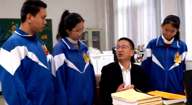 我给两会捎句话｜老教师呼吁给农村、一线教师更多培训机会
